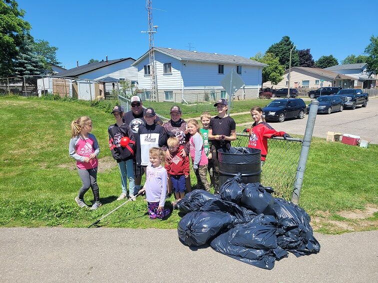 U13 B Ice Cats Clean the Environment (Brantford Girls Hockey Association)